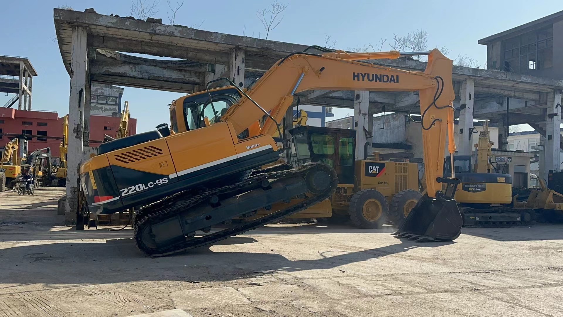 Korean 22ton Used Hyundai Excavators 220 Heavy Hydraulic Backhoe 2nd Hand Diggers