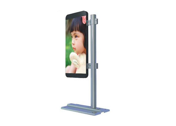 640*960mm Street Lamp Post LED Display Screen Sign 4mm Pixel Pitch
