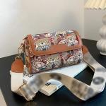 Polyester Lined Crossbody Handbag for Women Instagram-Worthy Cartoon Bear Design