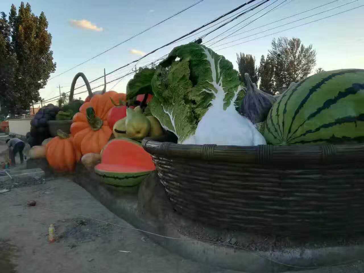 Cute Fruits And Vegetables Topiary Sculpture , Outdoor Garden Sculpture Colorful
