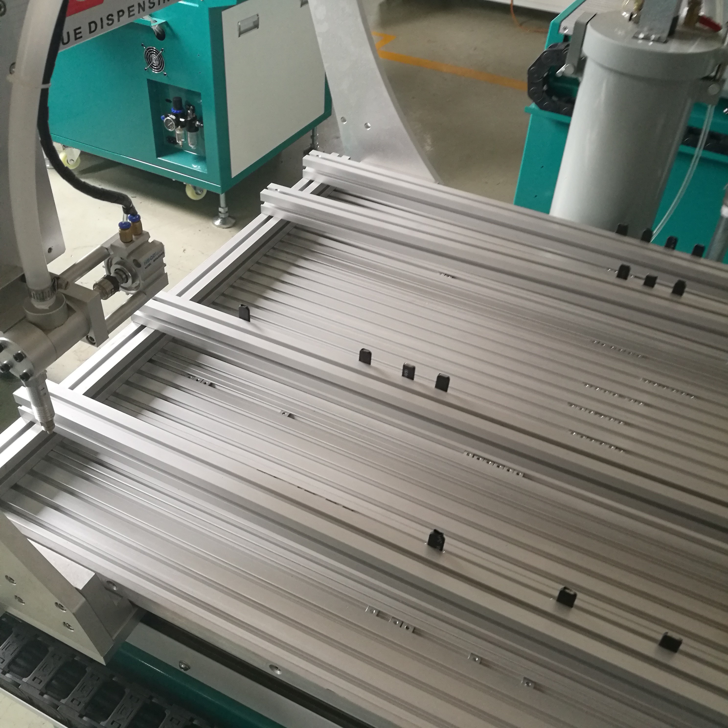 PLC Control Automatic Glue Dispensers Waterproof Glue Dispensing System 3 Axis