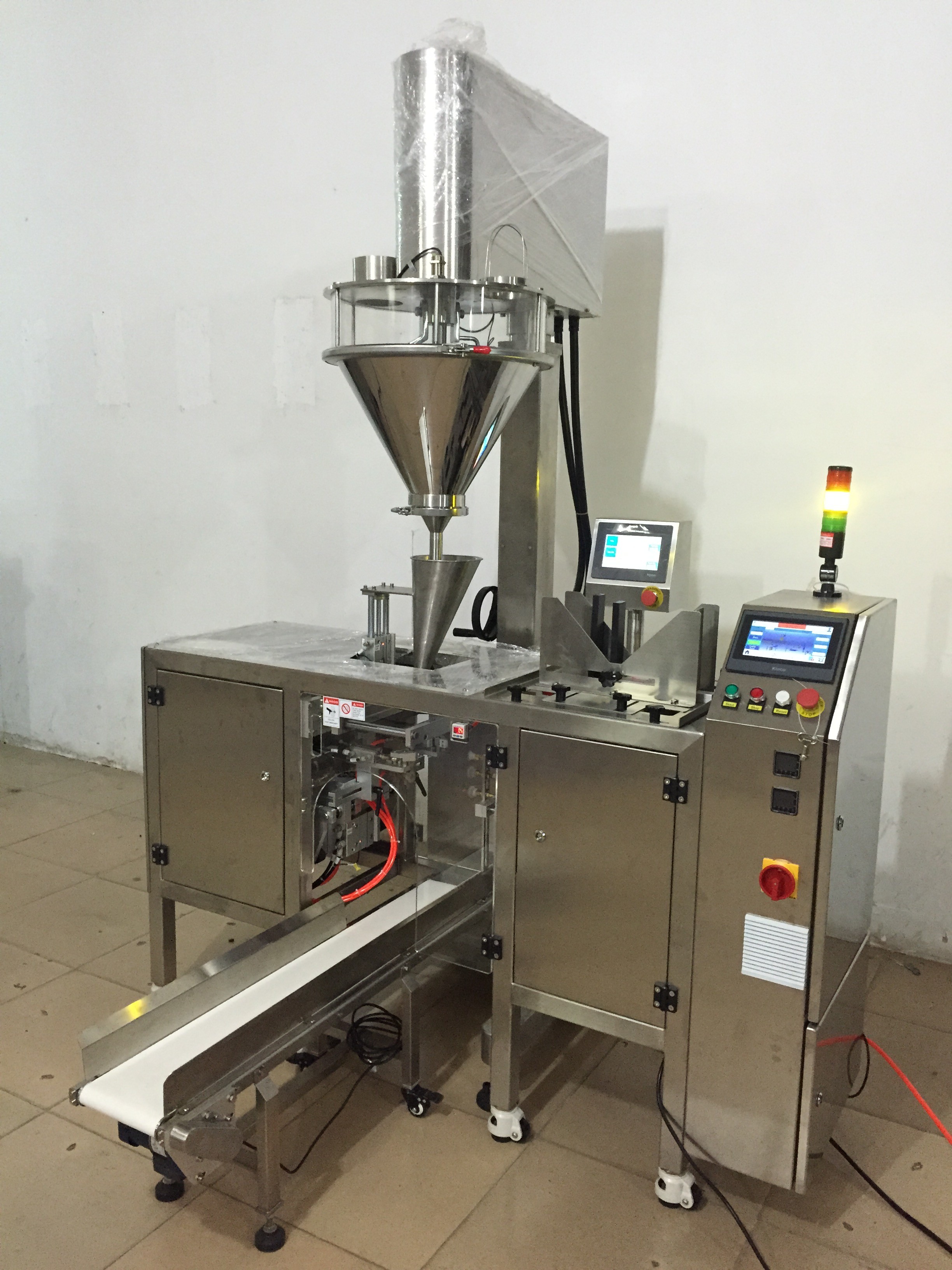 Mini Premade Pouch Filling Sealing Machine 30 bpm For Liquid Packing