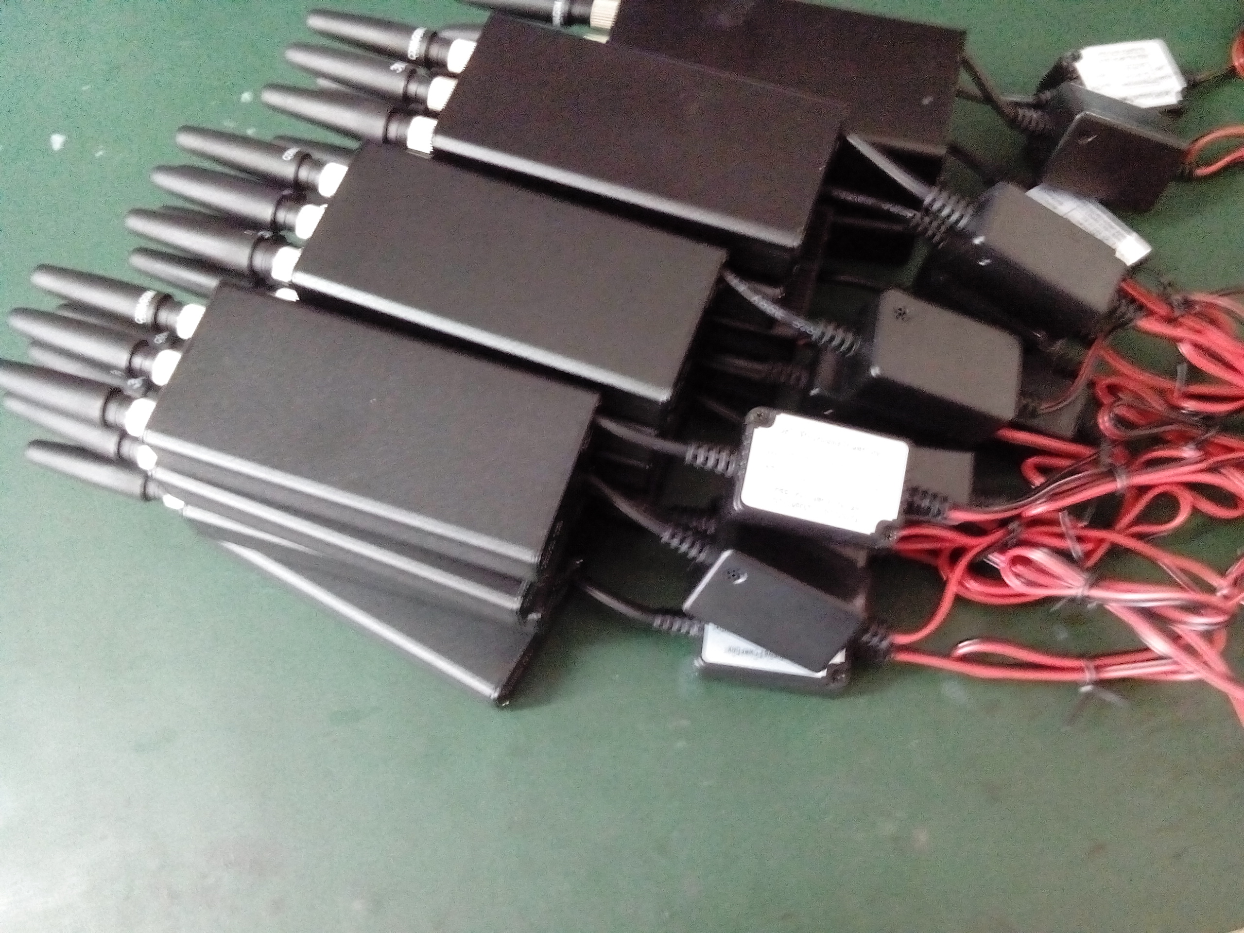 3-frequency handheld gps signal jammer GSM CDMA DCS gps scrambler for ca battery power supply can be 12-24 V vehicle use