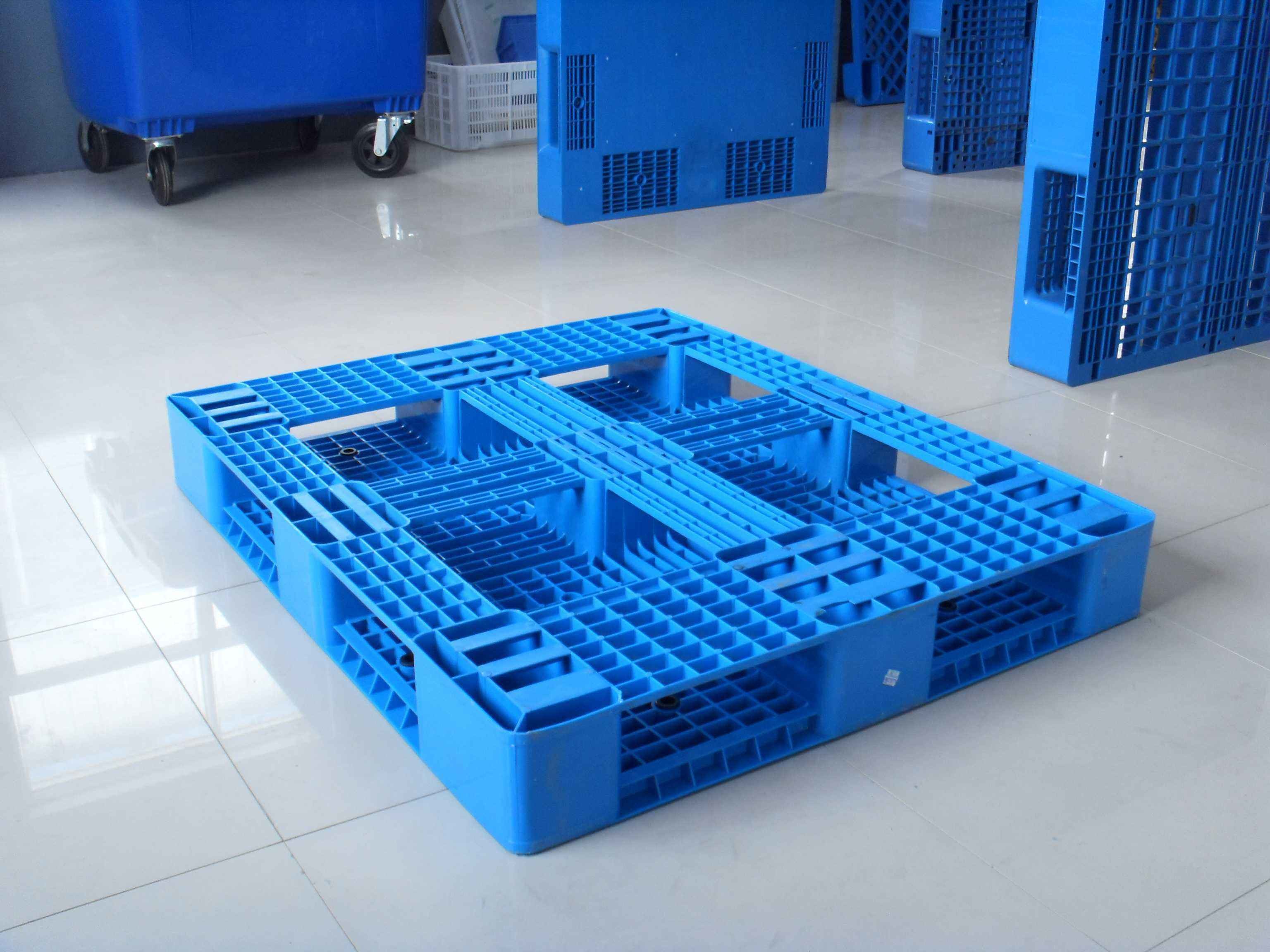 Plastic Pallets Energy Saving Injection Molding Machine With Double Cylinder Injection System