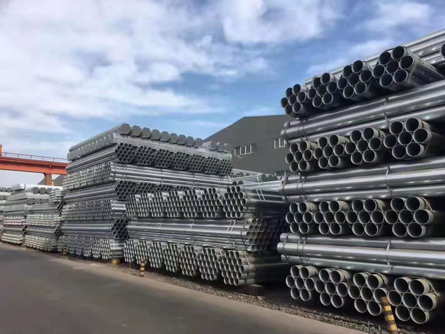 Hongtai Shelter Structure Galvanized Steel Pipes GI 275g/M2 Square Hollow Pipe
