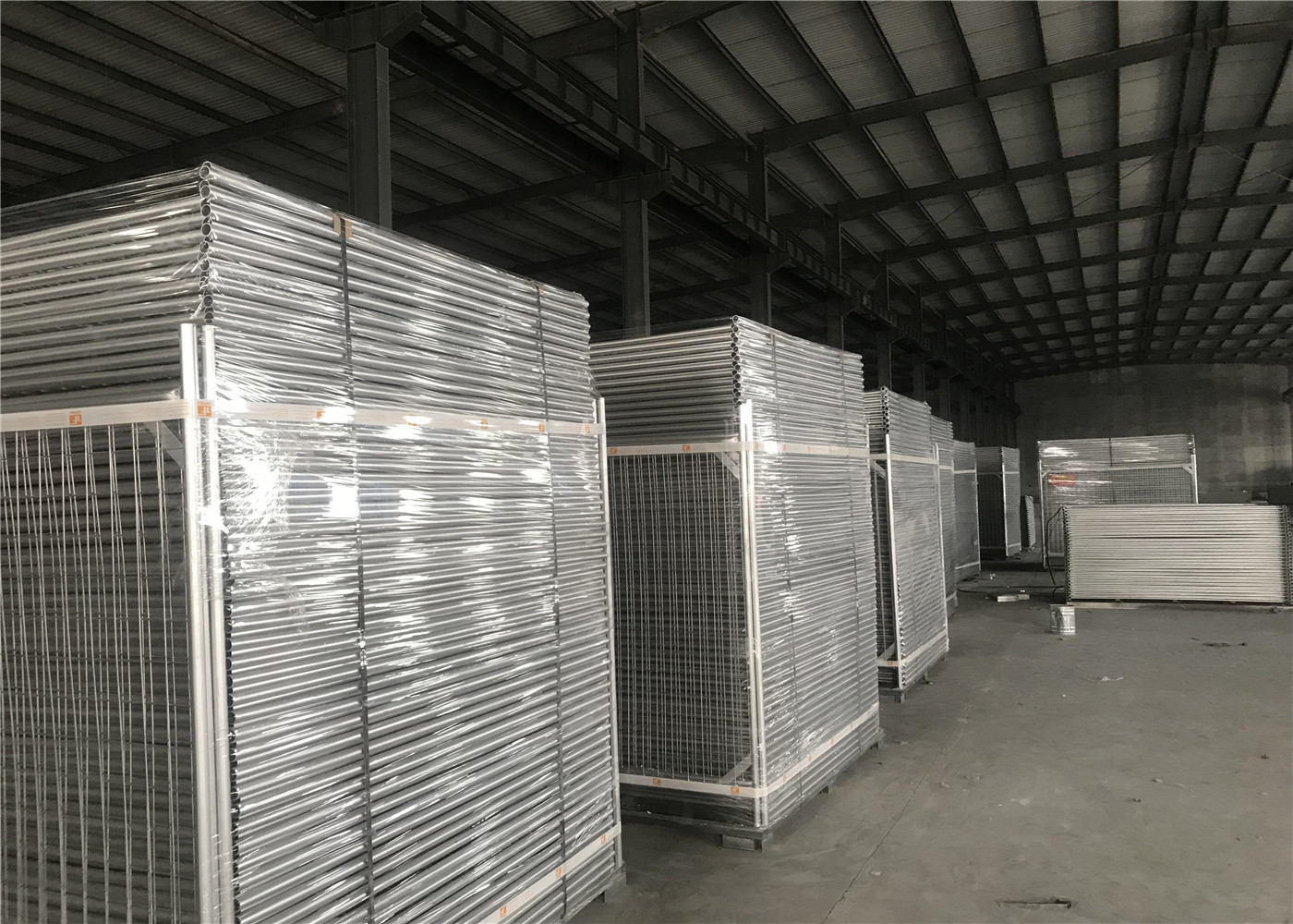 OD 40mm wall thickness x 1.60mm 2.1m height x 2.4m width AS4687-2007 standard Mesh 60mm x 150mm x 3.00mm