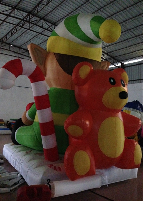 Lovely Cartoon Inflatable Christmas Decorations Pear 3.5 X 2.5 X 4m Fire Resistance