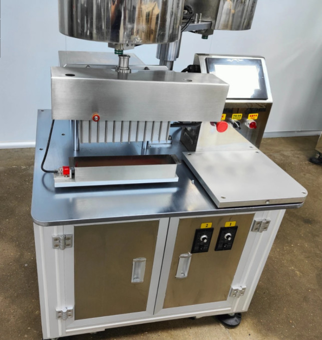 Ailusi High Quality Lipstick / Lip Gloss / Lip Balm Double Barrel Filling Machine 12 Nozzles