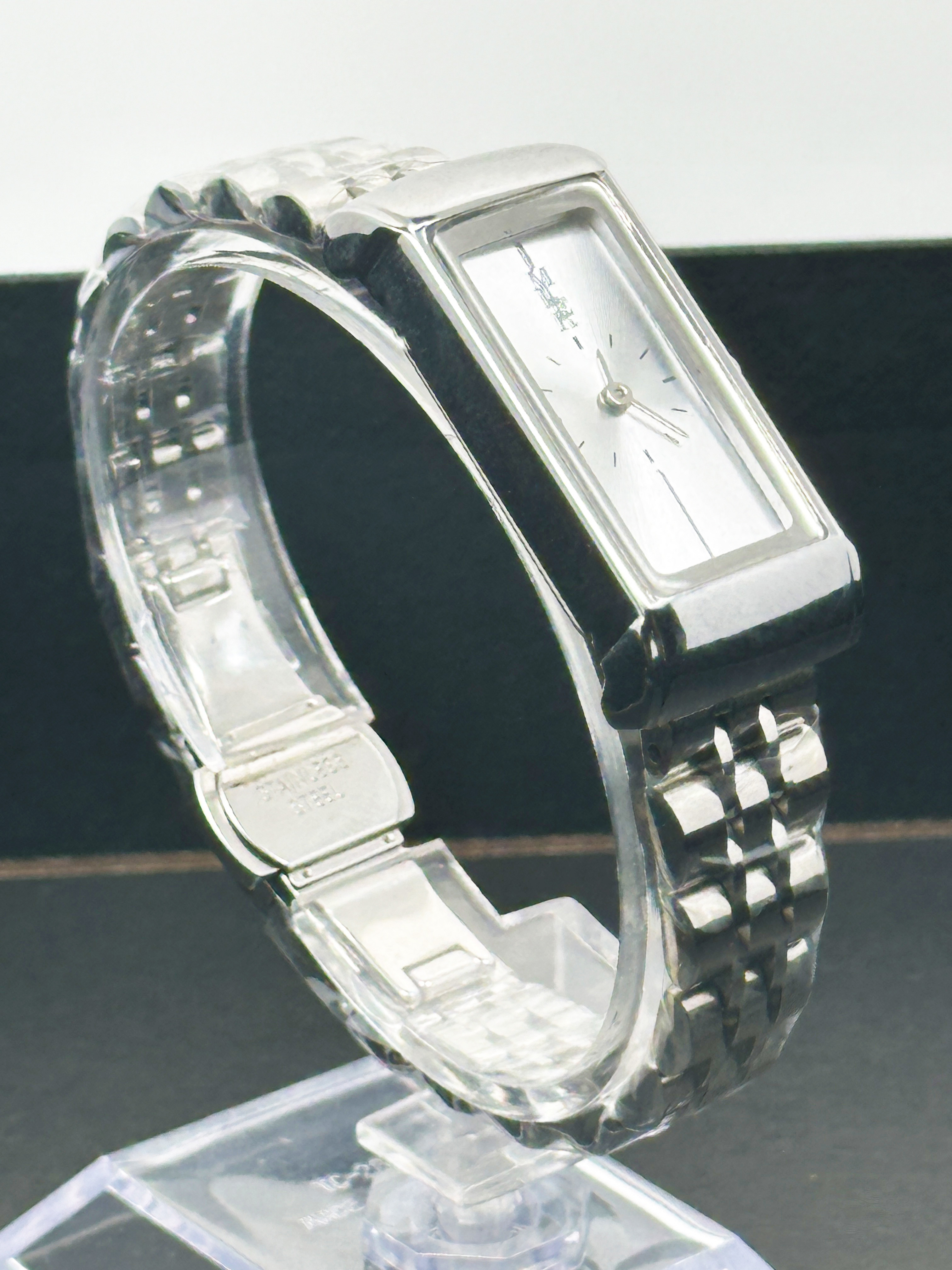 Classic Luminous Ladies Fashion Wrist Watches Stainless Steel With Buckle Closure