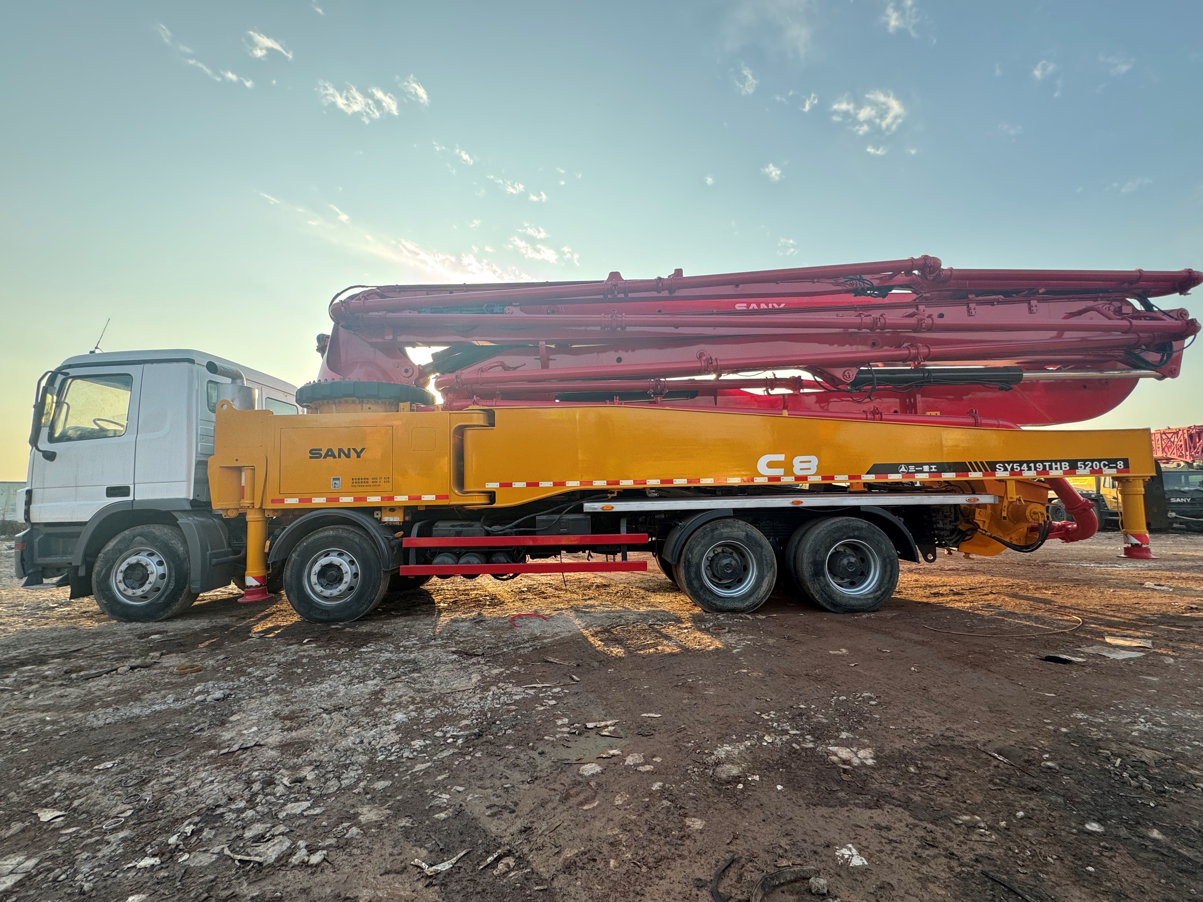 Refurbished 52m Concrete Pump Truck with Mercedes-Benz Chassis works well