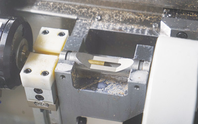 Effortlessly Create Complex Jewelry Designs with Our Five Axis Jewelry Making Machine