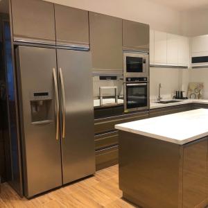 Wholesale Customized Modern Design Smart Kitchen Automatic Door Kitchen Cabinets from china suppliers