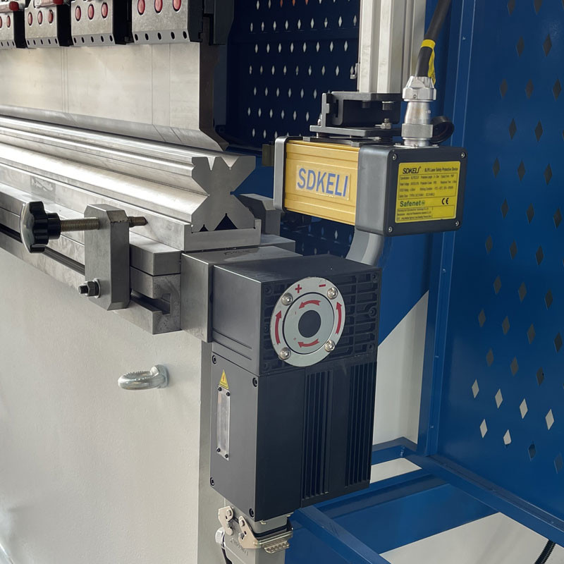 110T 2500MM Hydraulic Press Brake CNC Folding With Delem DA53T