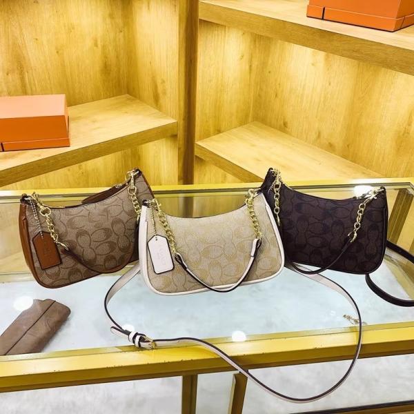 Leather Handbags for Women Waterproof and Customized Color in Trendy Summer