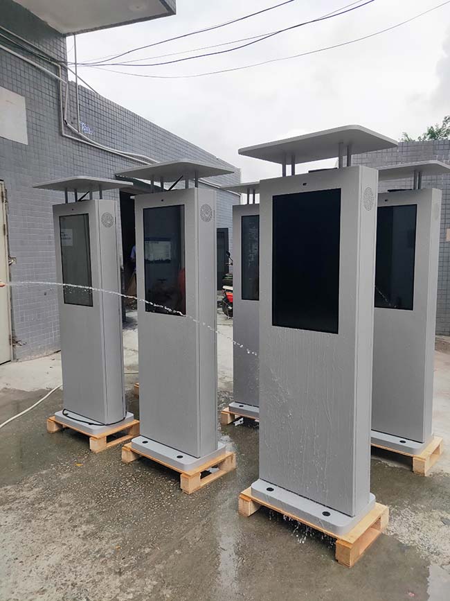 Waterproof 32" Battery Powered LCD Digital Signage Outdoor Kiosk Outdoor Electronic Signs For Business