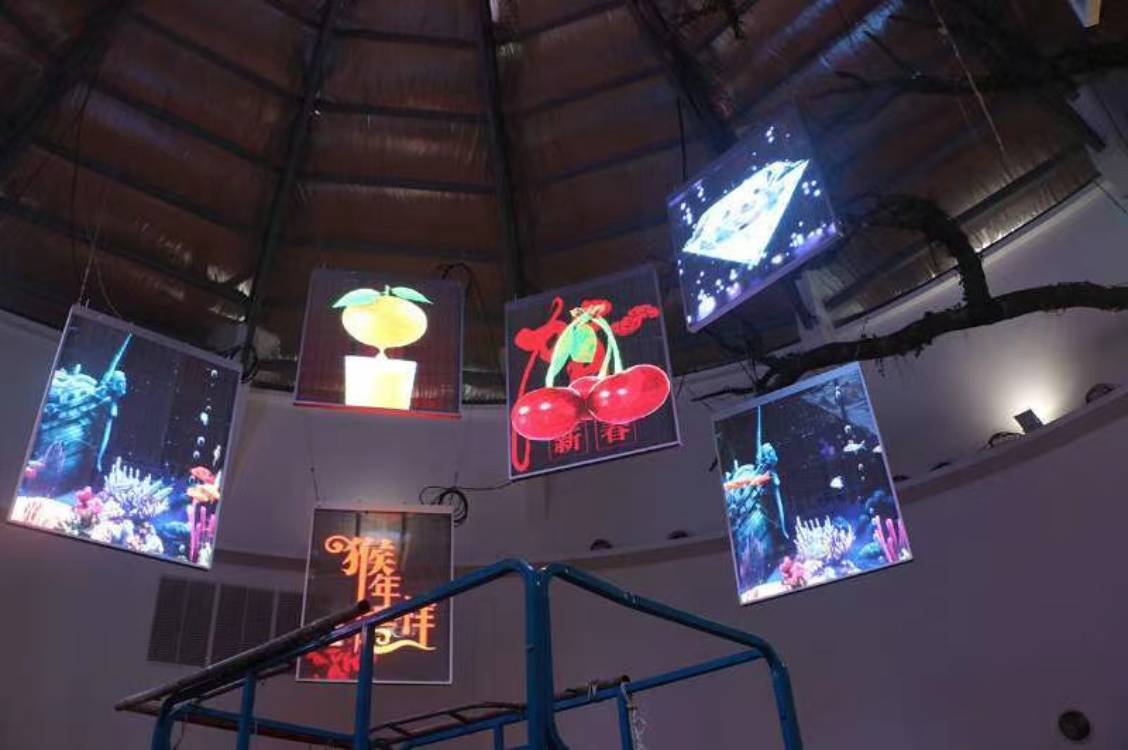 P3.91 4G Wifi Digital Led Poster Display Glass Curtain 75% Transparency