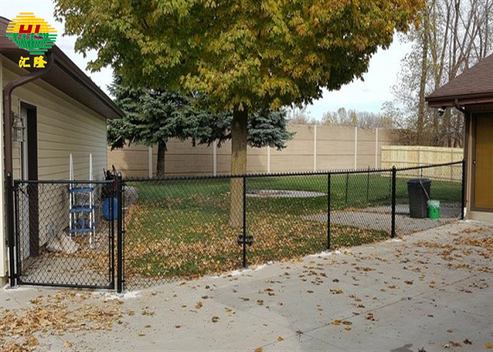 6 Ft H X 50 Ft W 9 Gauge Black Steel Chain Link Fence With Mesh Size 2 Inch