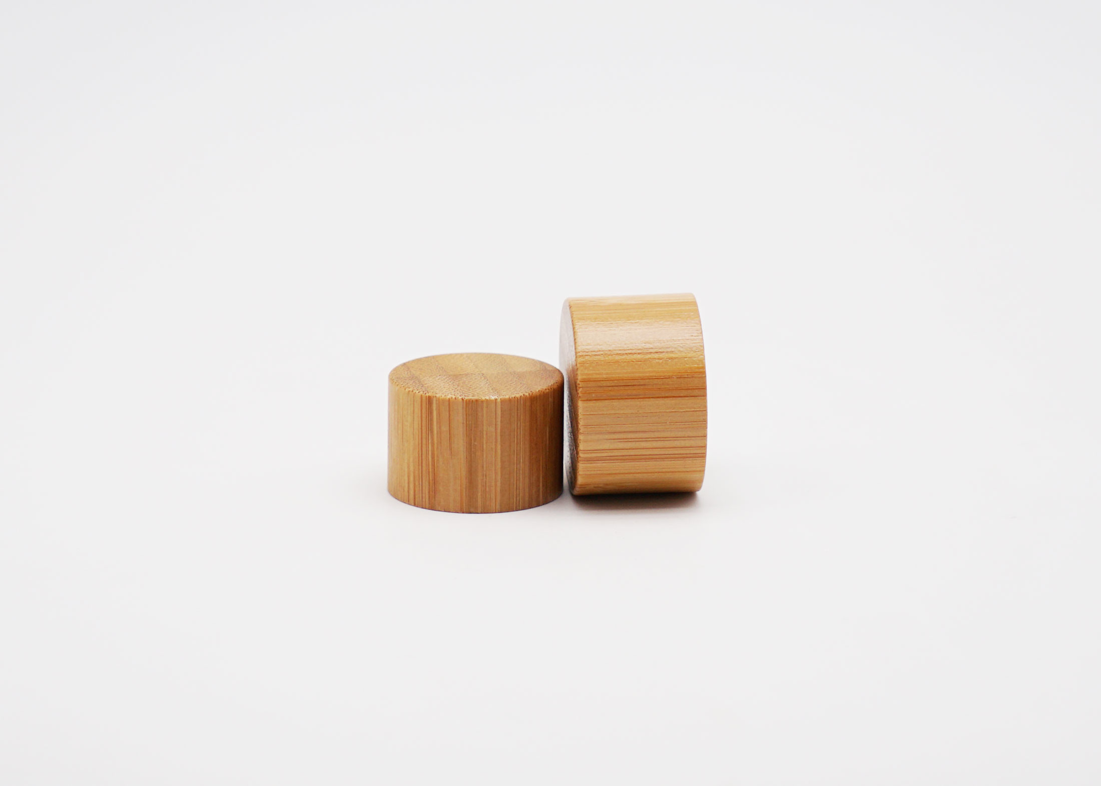 Cosmetic Bamboo Covered Plastic Screw Cap Cylinder 18mm 15mm For Bottles