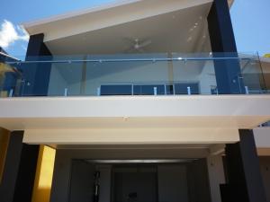 Wholesale Balcony Transparent Tempered Railing Glass 12mm Thickness No holes from china suppliers