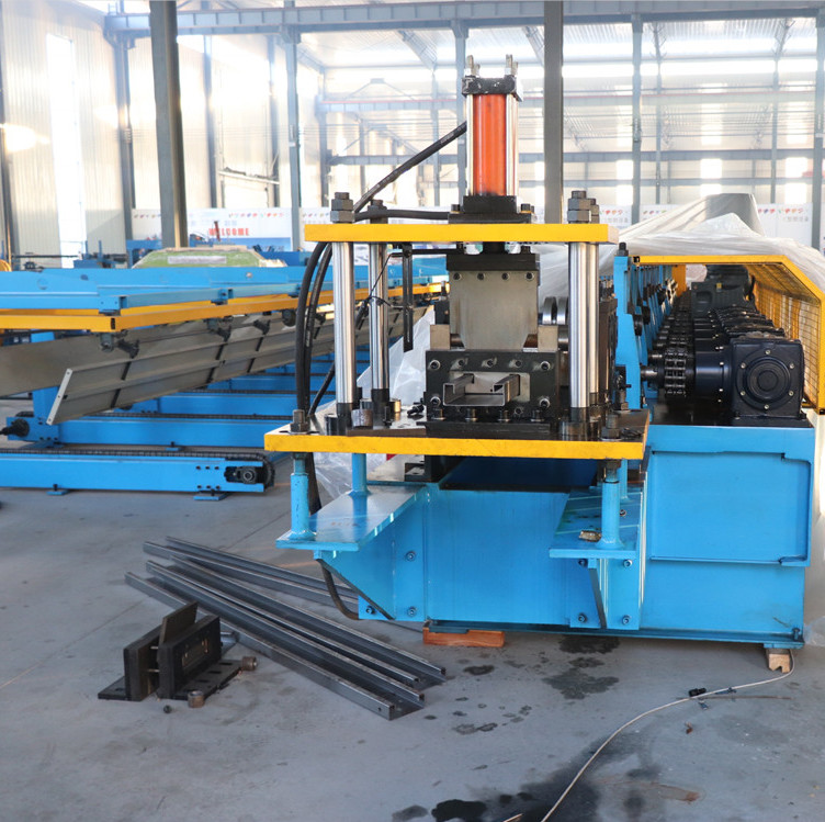 High Speed Galvanized Cz Roll Forming Machine Automatic Changing Size Channel