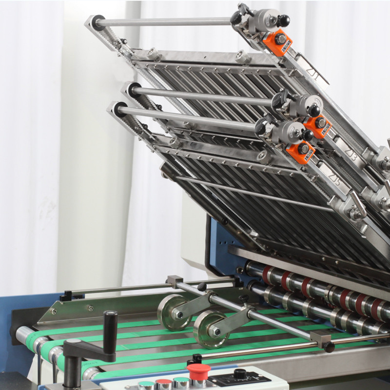 Industrial Paper Folding Machine Silent Belt Driven 530mm Width For Booklet 220m/Min