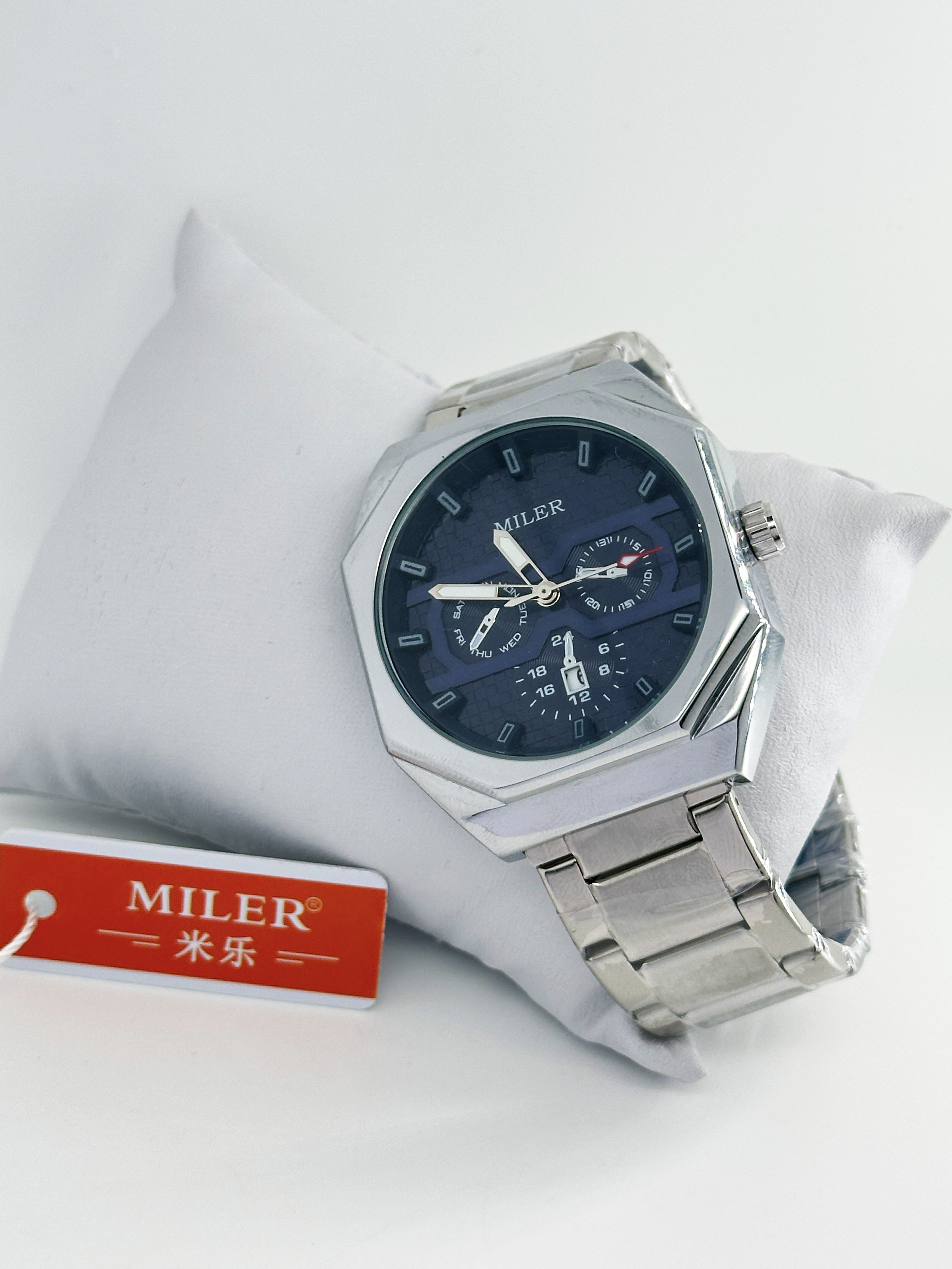 Round Quartz Business Watch With Date Display And 30m Water Resistance