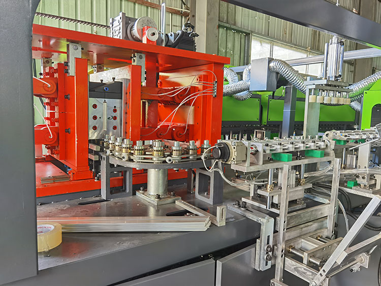 DELTA PLC Fully Automatic Stretch Blow Moulding Machine for Plastic Pet Bottle Making