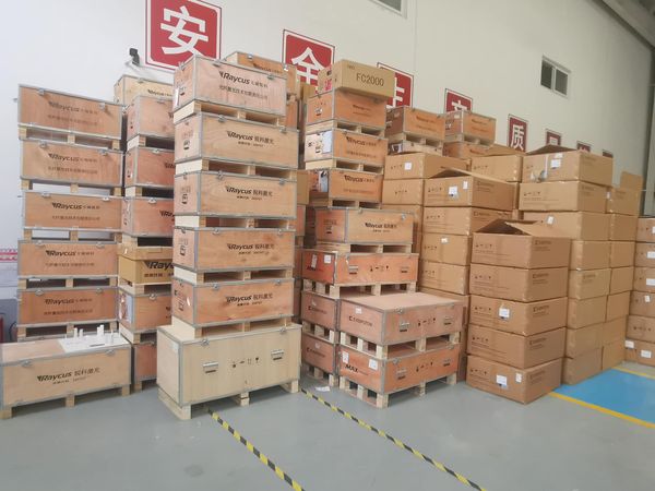 1500w 2000w Portable Laser Cleaning Machine For Guiderail Welding And Cutting