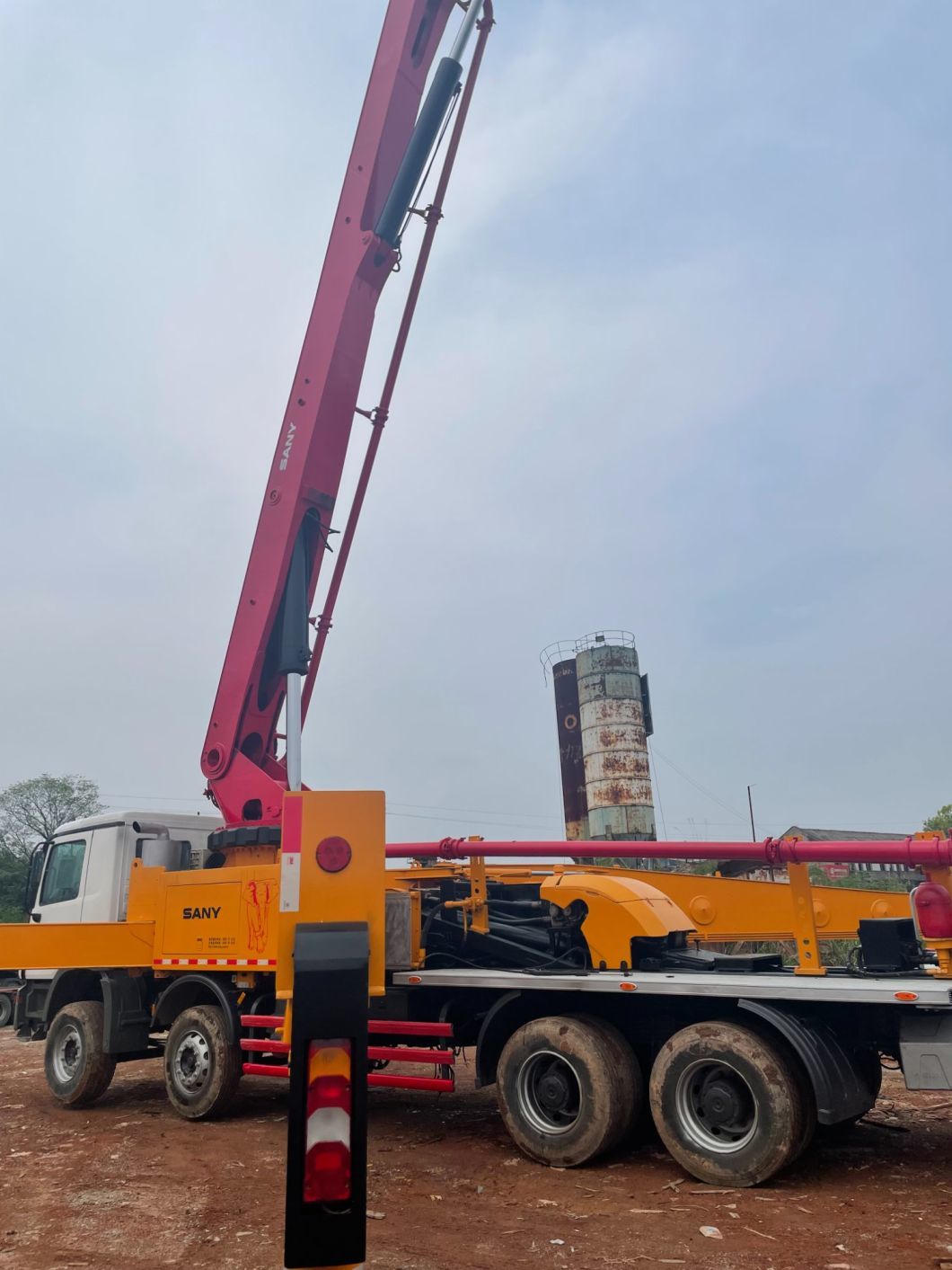 The Company Directly Sells 56 Meters of Sy Heavy Industry Concrete Pump Truck