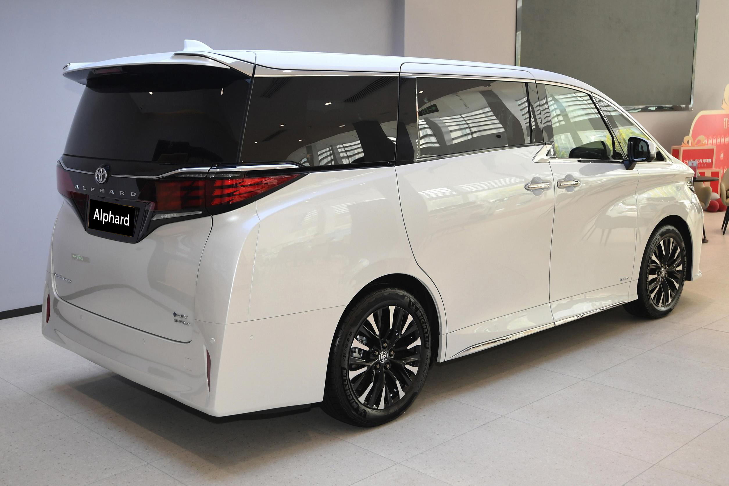 2023 Toyota Alphard 2.5L Smart Hybrid Dual Gold Version MPV Automatic Gearbox Left AWD Fabric 0km Used Car with Features