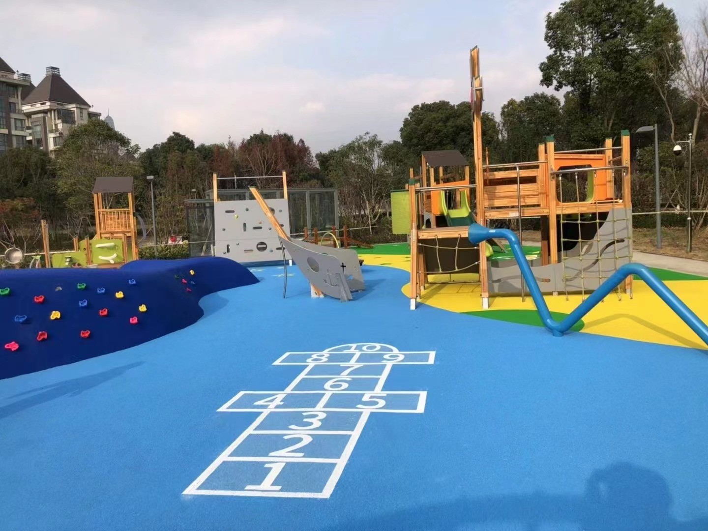 Outdoor EPDM Cutting Playground Wet Pour Rubber Granules For Play Area Flooring