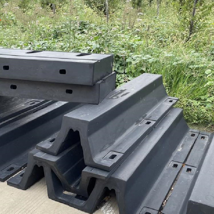 Super Arch Marine Rubber V Type Fender And Dock Bumper For Shipyards
