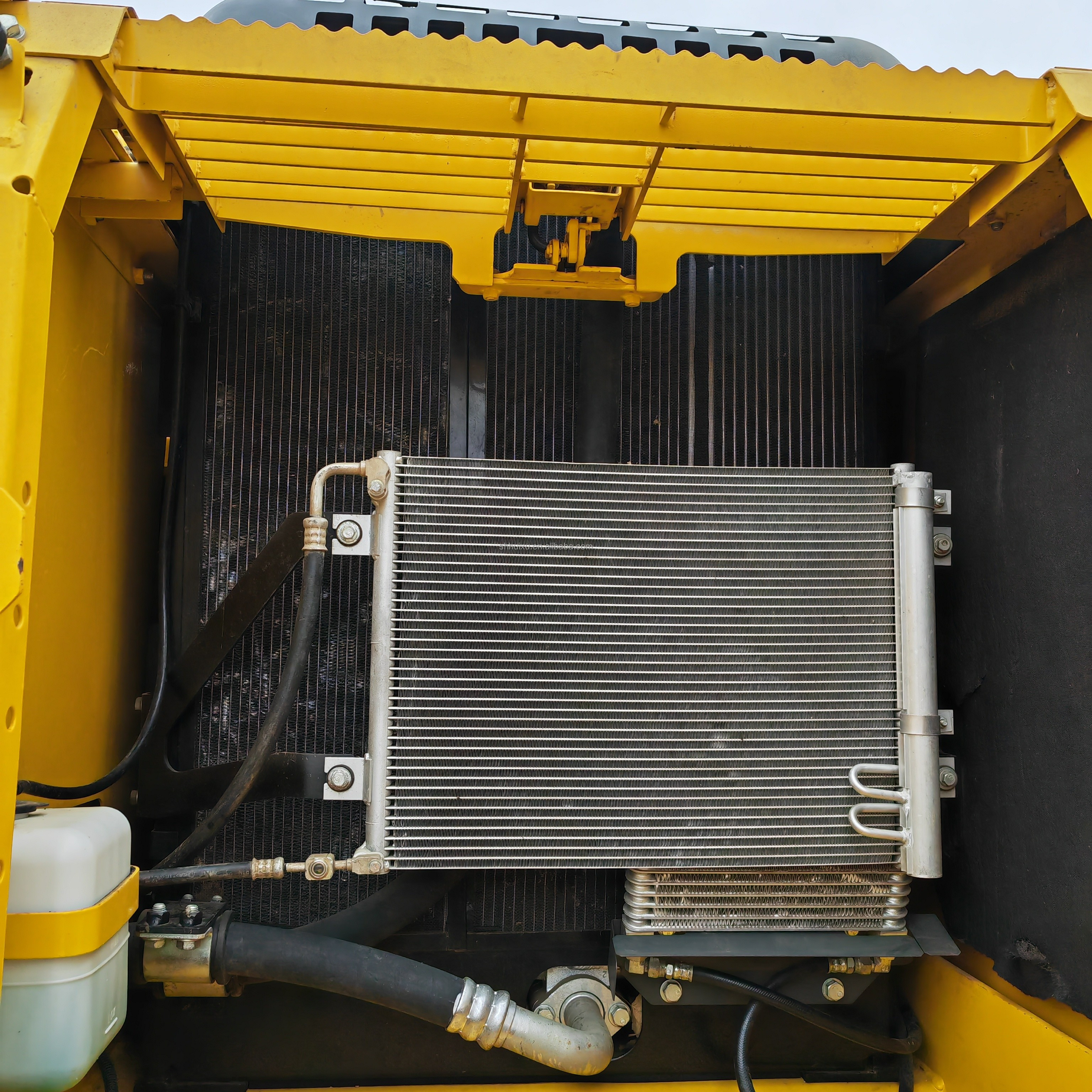 Second hand KOMATSU240-8LC excavator high condition used machine for sale