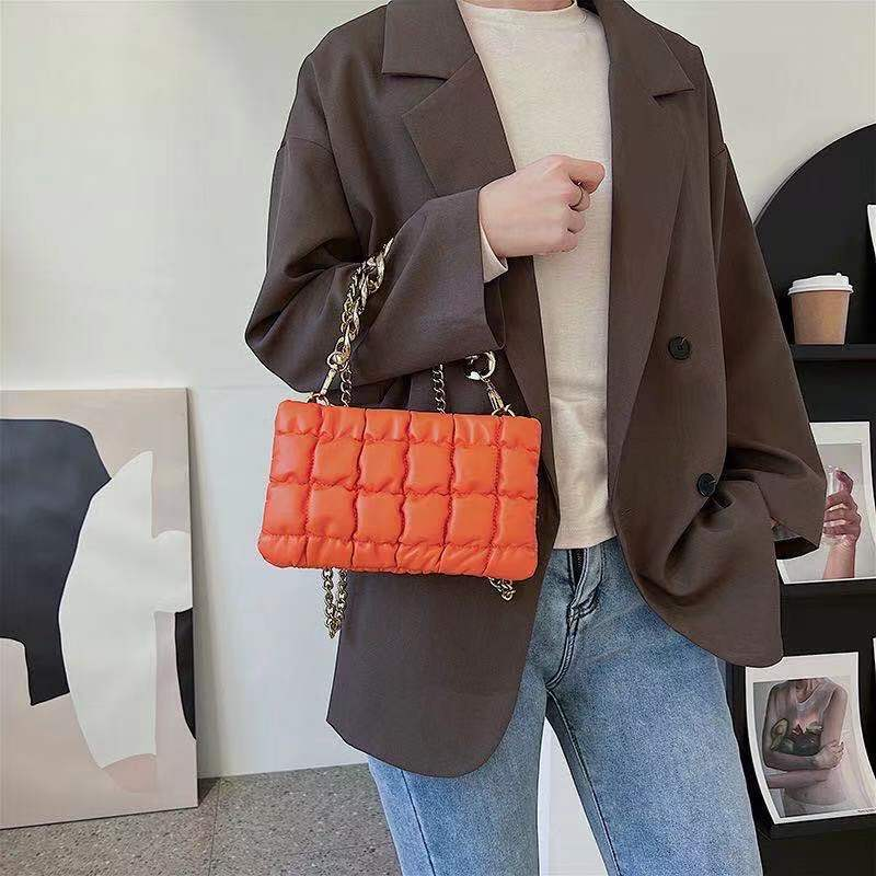 Customized Logo Printing PU Leather Handbags Stylish Ladies' Purses with Chain Design