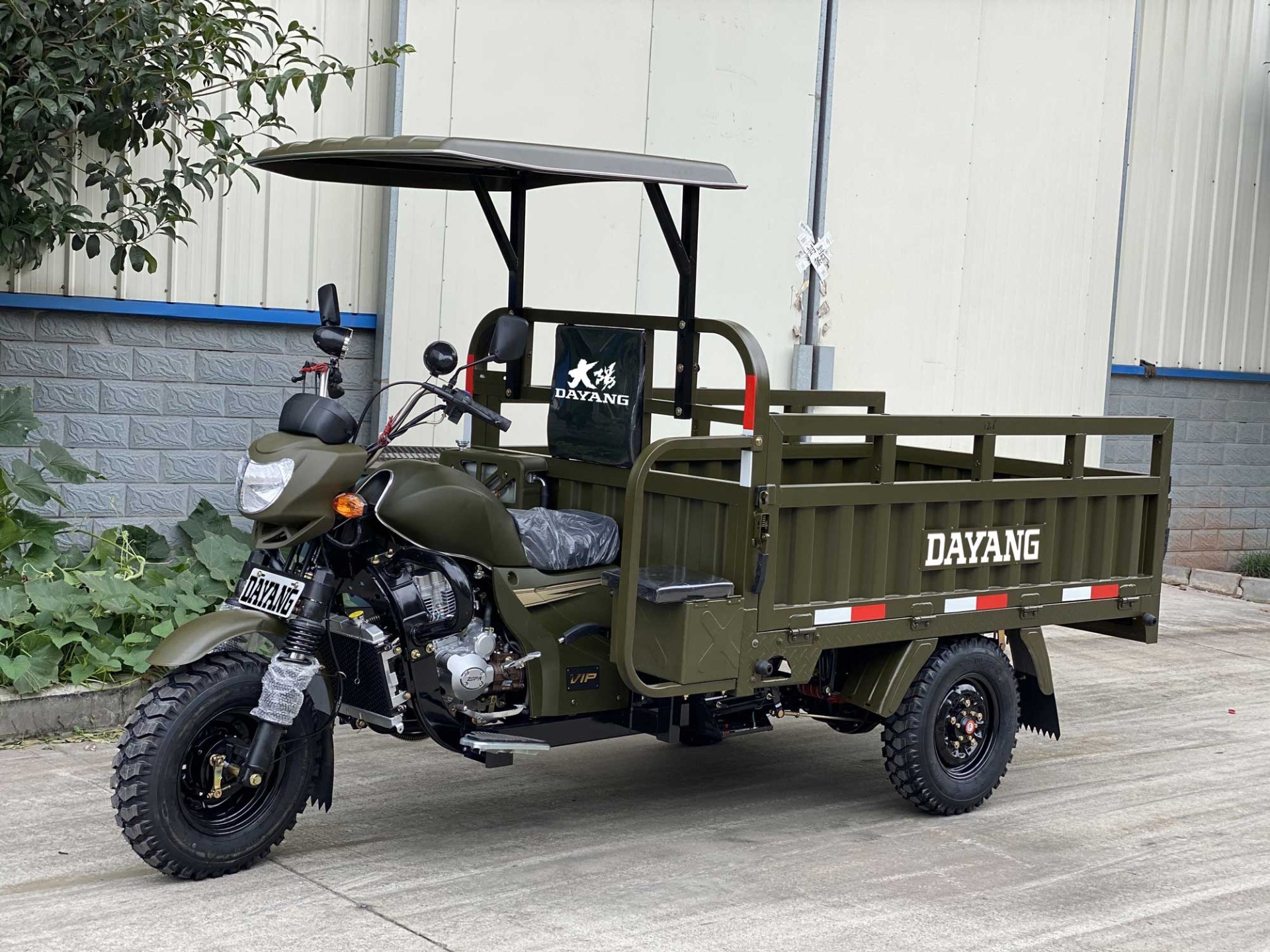 Semi-floating Rear Axle 200cc 250cc 300cc Heavy Loading Truck Tricycle with Semi Cabin