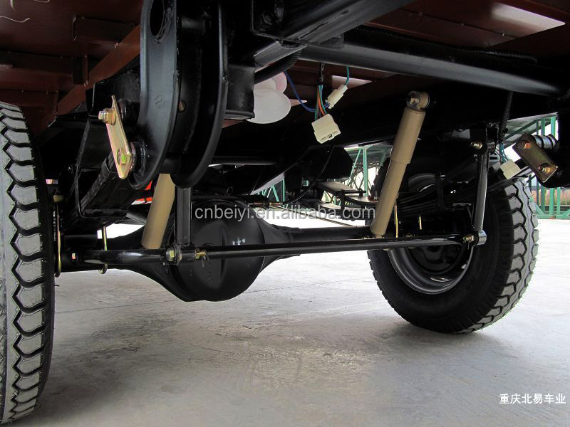Cool Type Red 200cc Auto Rickshaw with 1000kgs Loading Capacity Top Choice in India