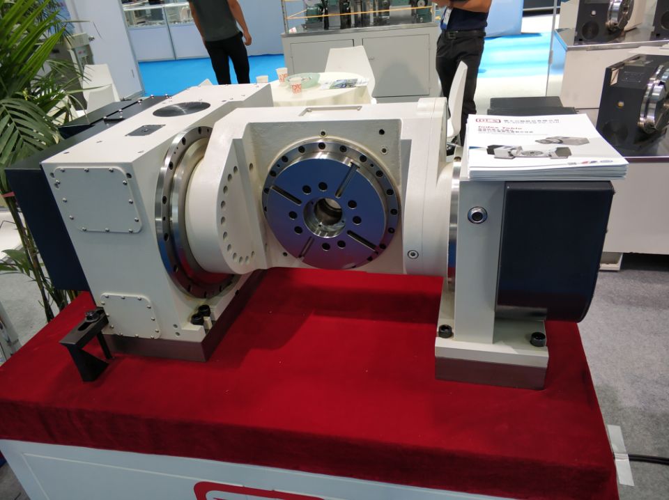 BT40 Spindle Taper VMC1160 3 Axis 4 Axis 5 Axis Machining Center CNC Milling Machine