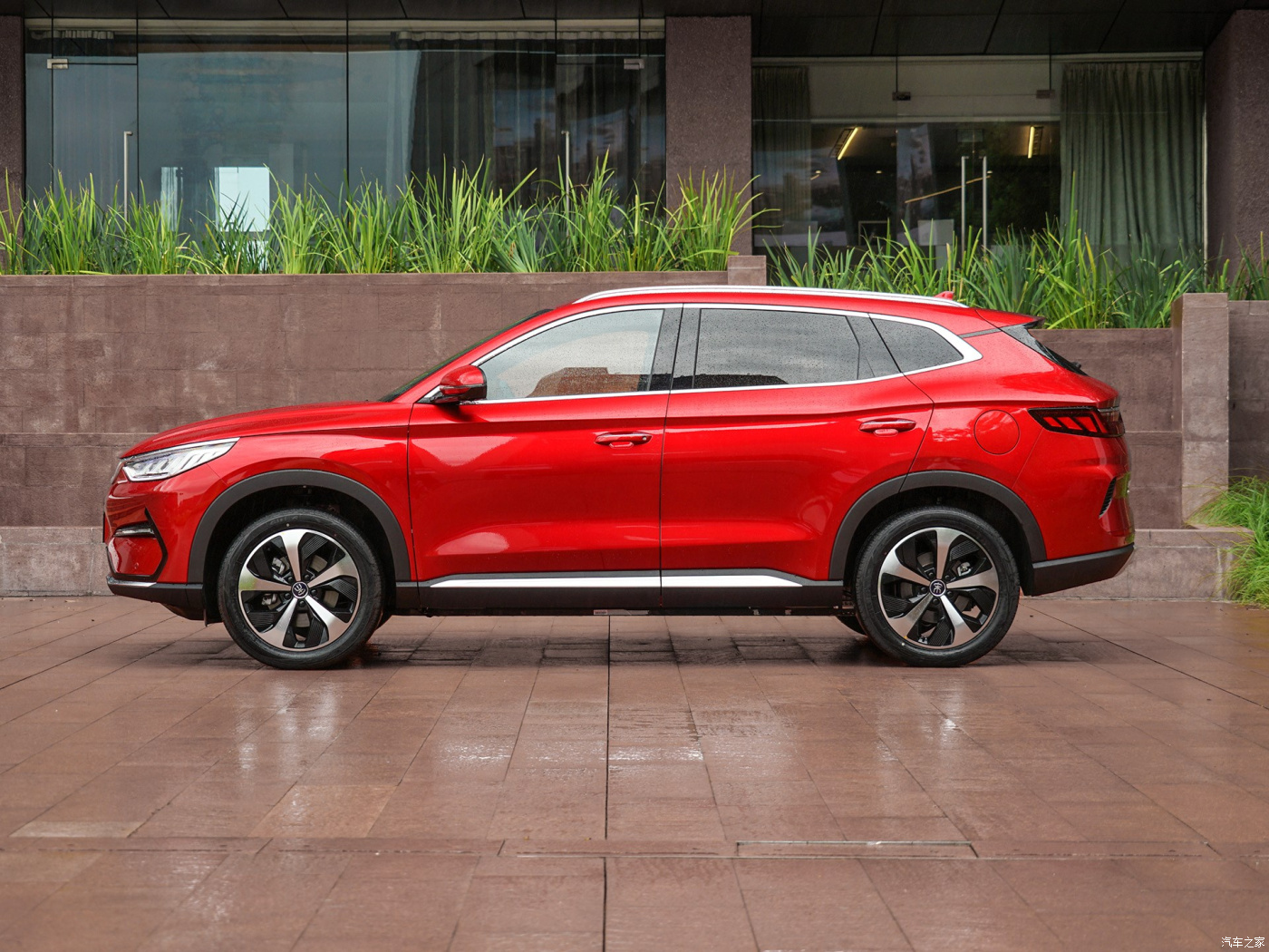New car the flagship B YD Song PLUS a Chinese-made five-door five-seat compact SUV has a range of 505 kilometers electric car