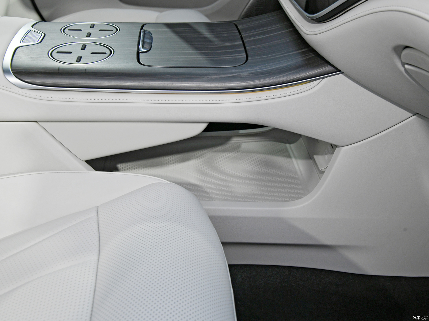 Feifan F7 4-door 5-seater Sedan with 200km/h Max Speed and Pure Electric Fuel