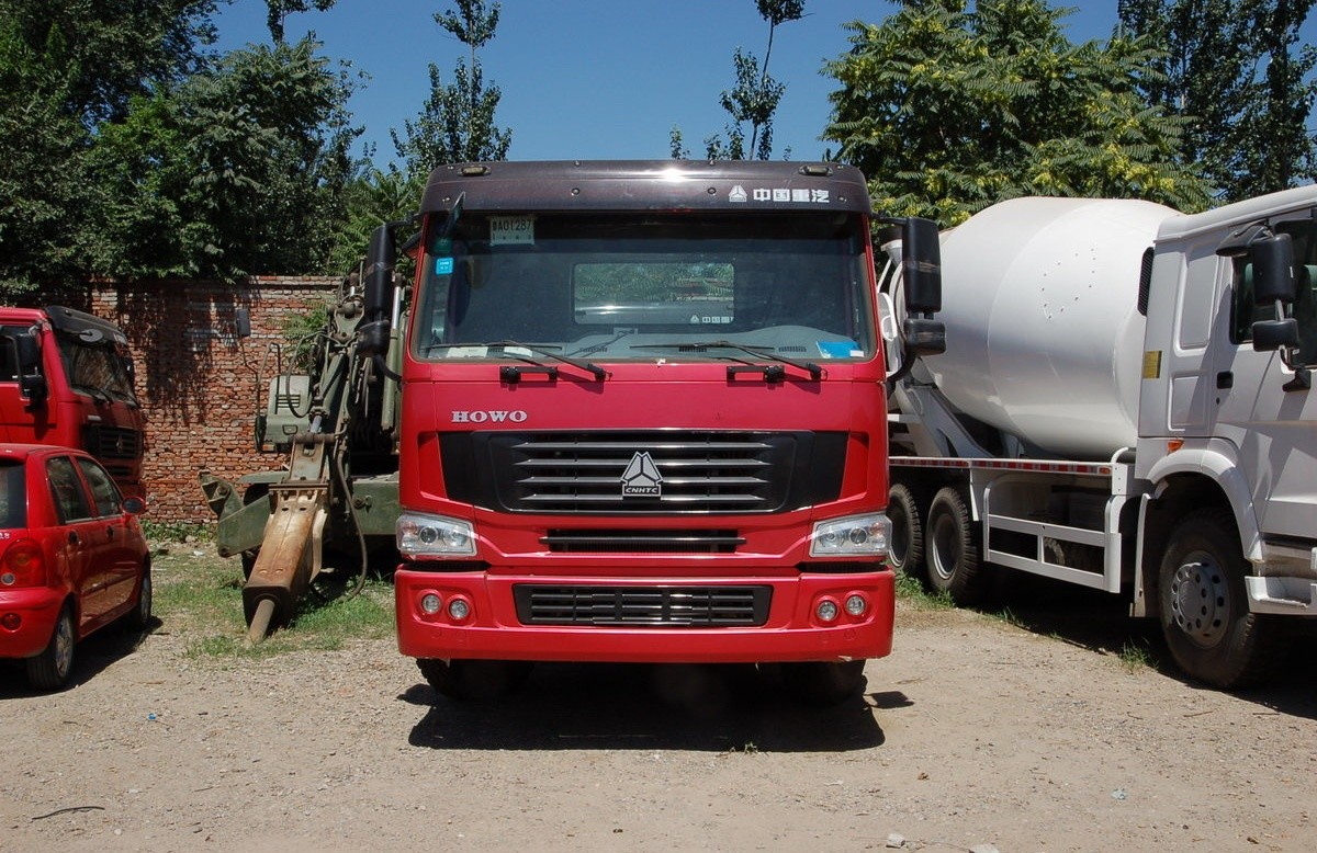 Sinotruk Howo 4x2 Tractor Trailer Truck 290 HP