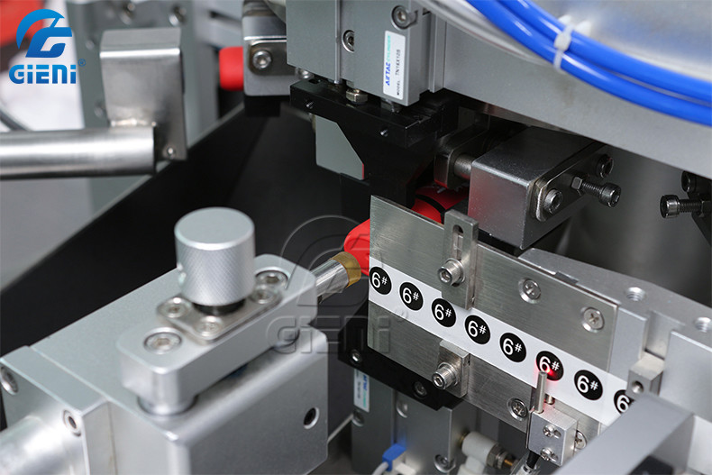 PLC Control 2KW 90pcs/Min Lipstick Labeling Machine