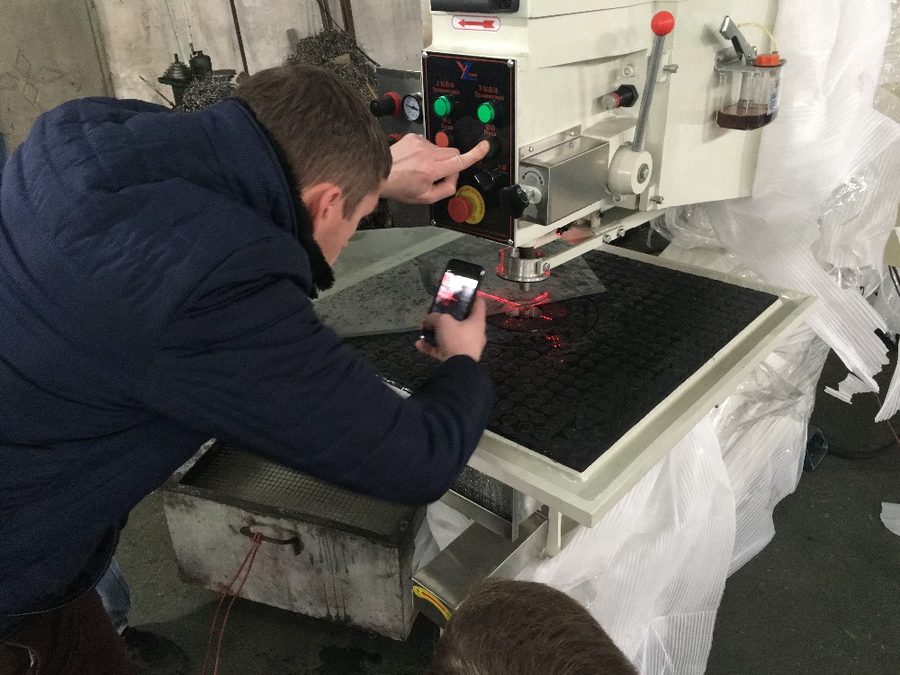 Long service life automatic glass hole drilling machine