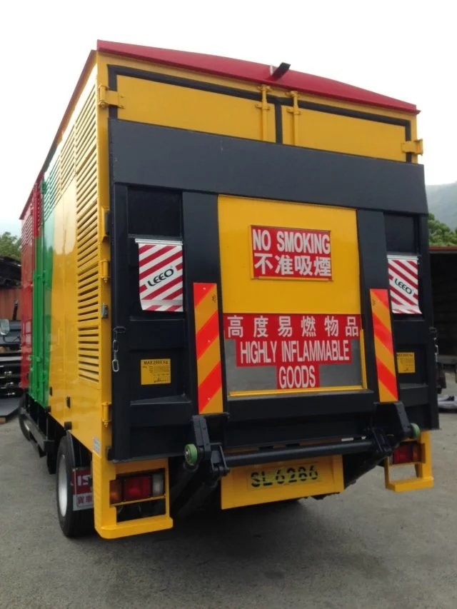 Loading Capacity 2 Ton Tail Lift Truck With Tailgate Lifter 24V