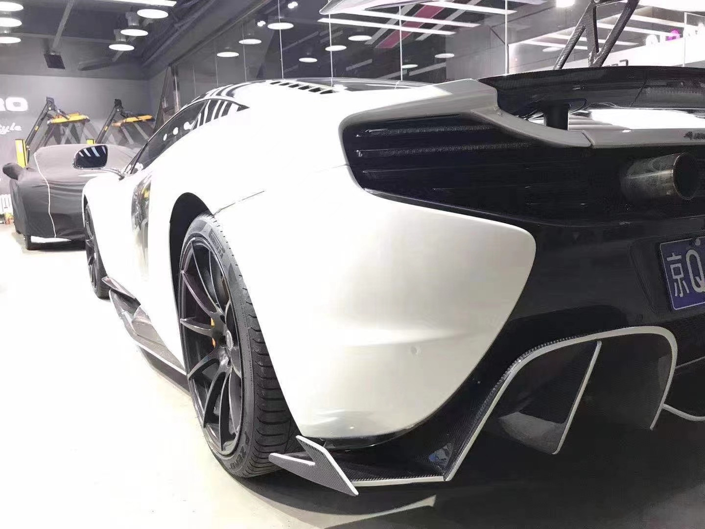 Sell Like Hot Cakes for McLaren MP4-12C 625C 650S Carbon Fiber Body Kit Upgraded 675LT Style Side Skirt Rear Diffuser