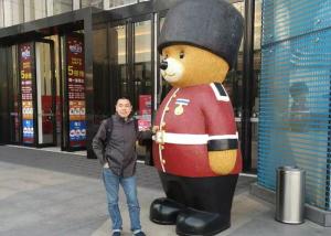 Wholesale Bear Shape Giant Fiberglass Statues , Large Outdoor Fiberglass Statues Modern Style from china suppliers