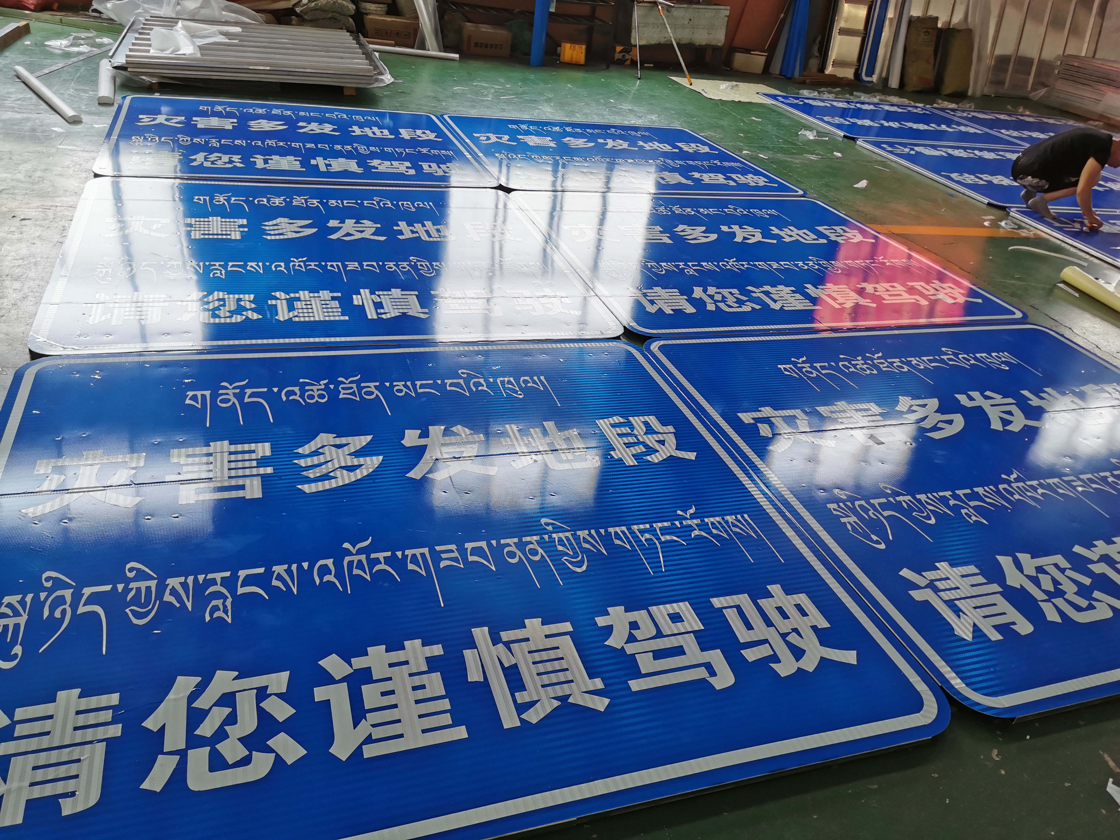Customized Printing Roadway Safety Signs Essential for Traffic Construction Markings
