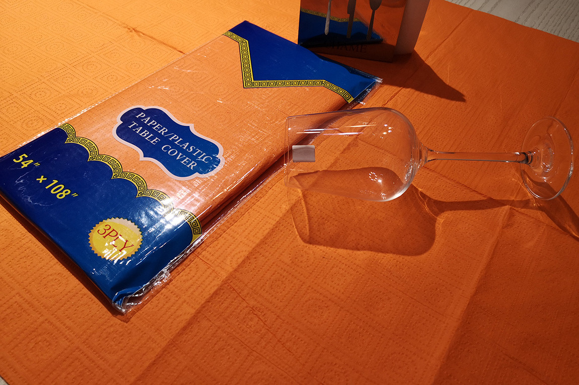 Colorful Disposable Premium Restaurant Tablecloth Biodegradable Table Cover