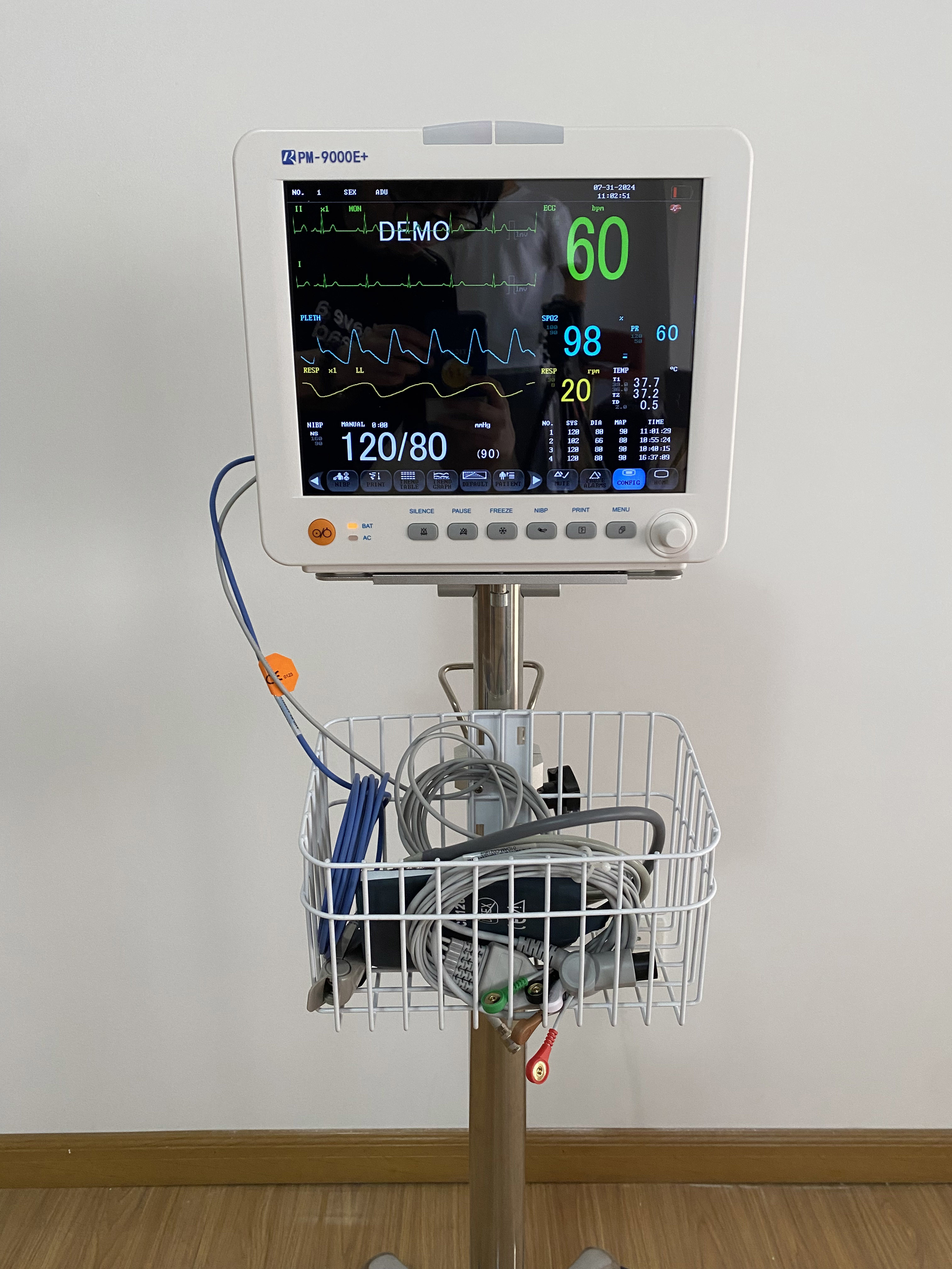 Hospital Six Parameters ICU Multi Parameter Monitor Portable Veterinary Patient Monitor