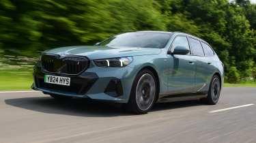 BMW i5 Touring - front tracking