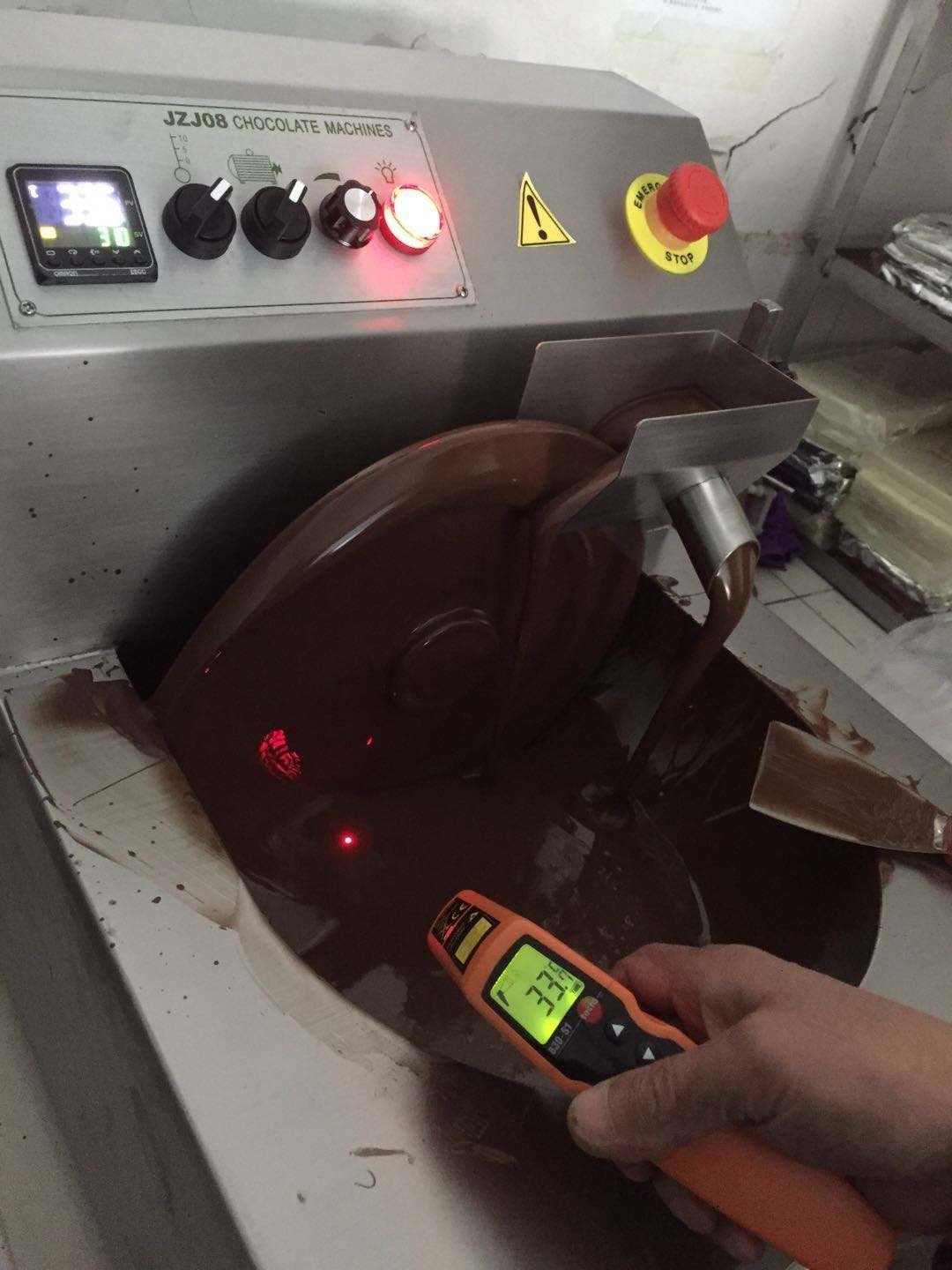 Automatic Enrober Chocolate Machine Small Chocolate Enrobing Line Machine Tempering Machine
